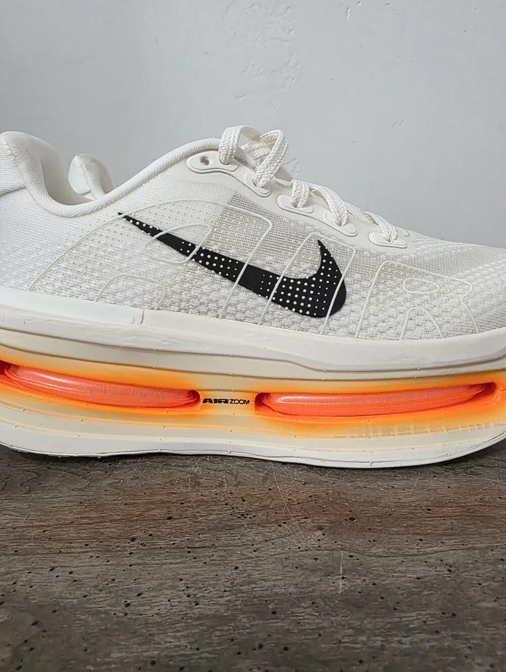 Nike Men's Vomero Premium Running Shoes in Sail/Coconut Milk/Orange Size 5
